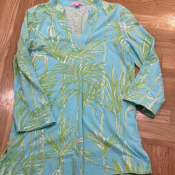 Lilly Pulitzer Tops - Lilly Pulitzer Joy tunic, bamboo print Print V-Neck Top cotton Beach Preppy